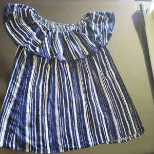 Off sholder shirt with pom pom hem